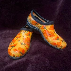 Rain Slide Ons size 9